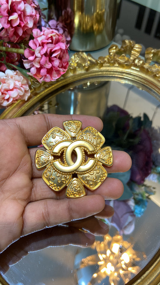 CC GOLD FLOWER BROOCH