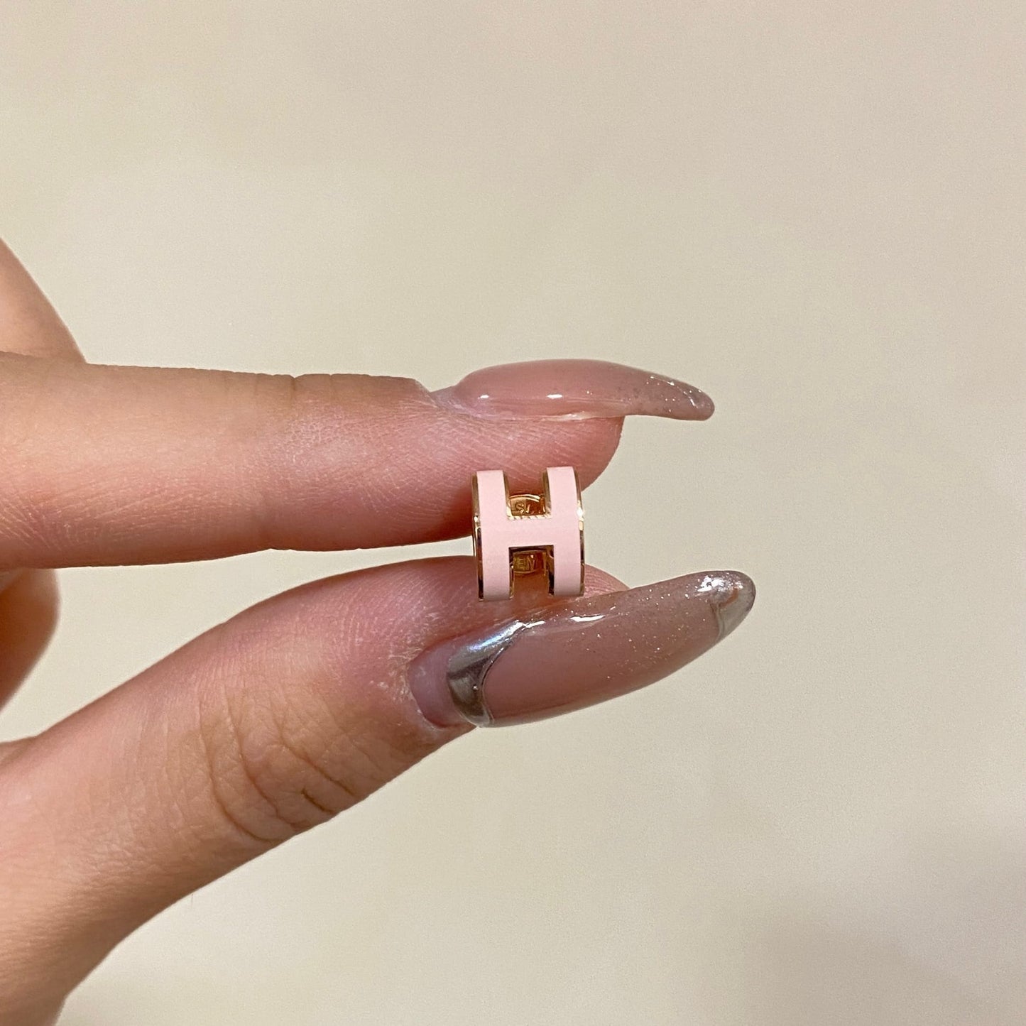 H Pop stud earrings