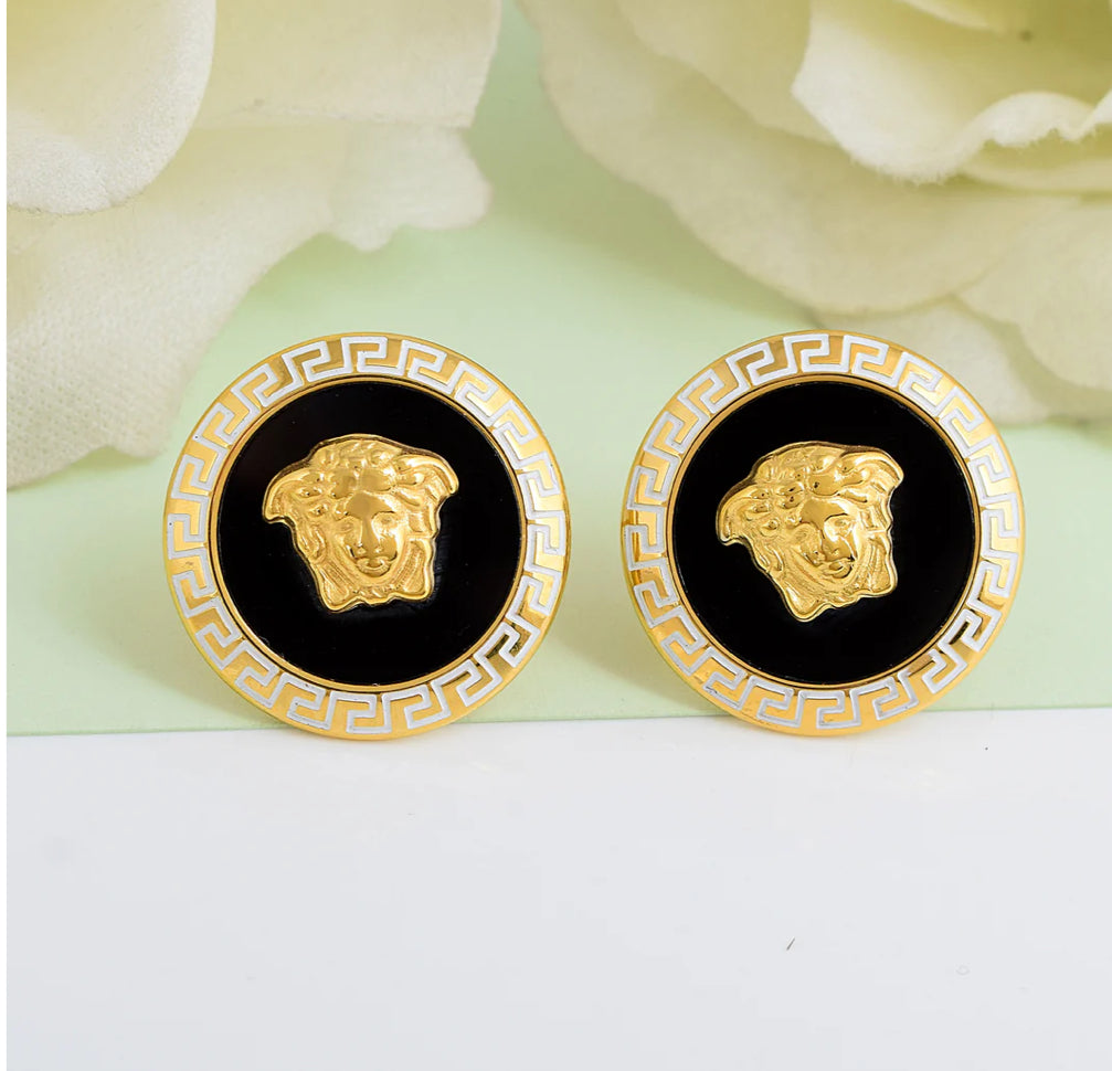 Ver Medusa Black gold studs