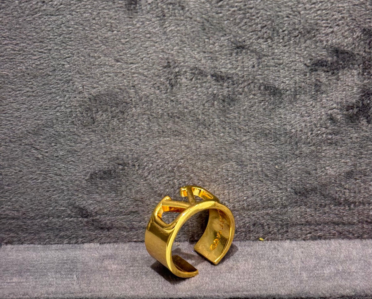 Val gold ring (Adjustable - Fits All Sizes)