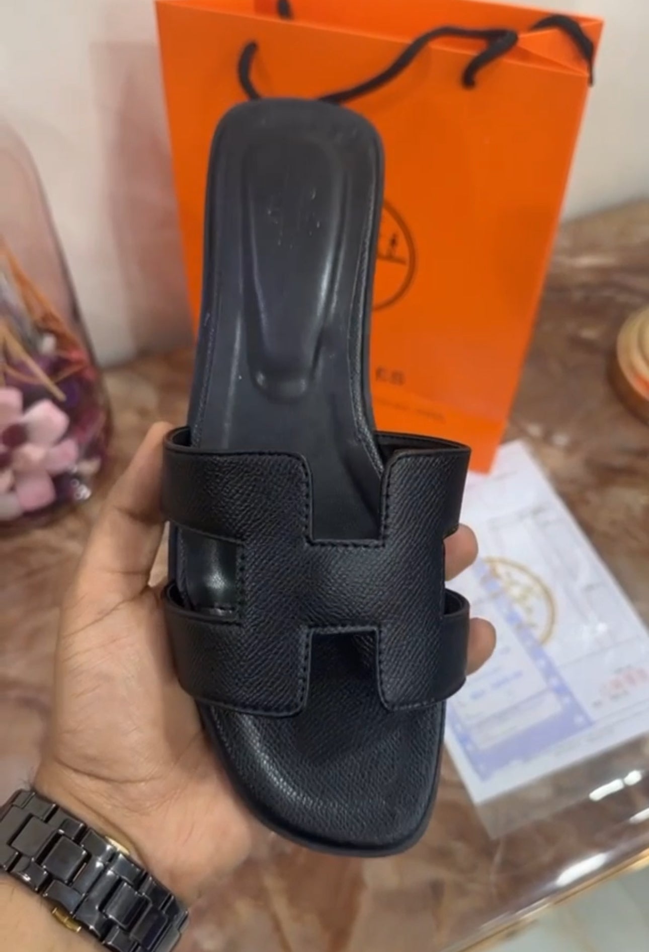 BLACK ORAN SLIDES