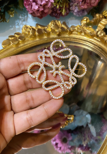 LOW DIAMANTE BROOCH