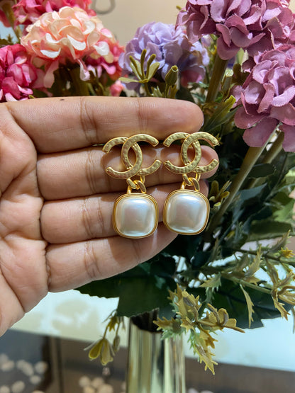 CC GOLD PEARL HANGING