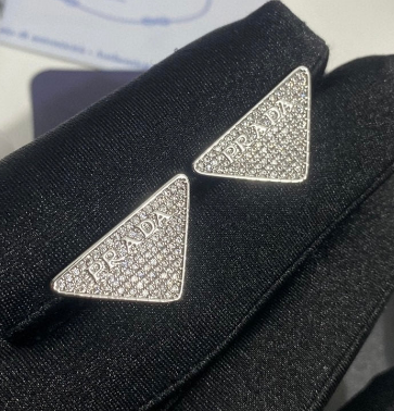 Pra triangle diamond earring